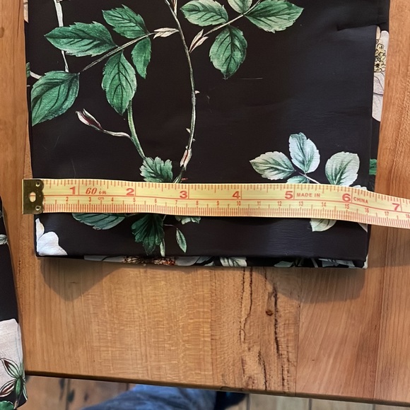 H +M black and white floral long capris.high waisted with slits and side zip. - Picture 12 of 13